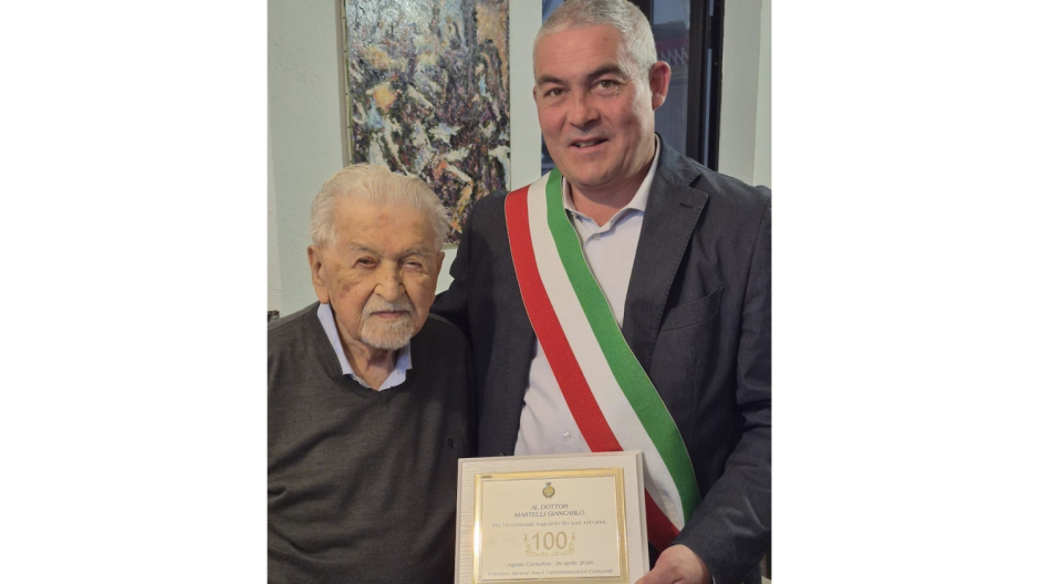 Agrate Conturbia, una targa al dottor Giancarlo Martelli per i suoi 100 anni